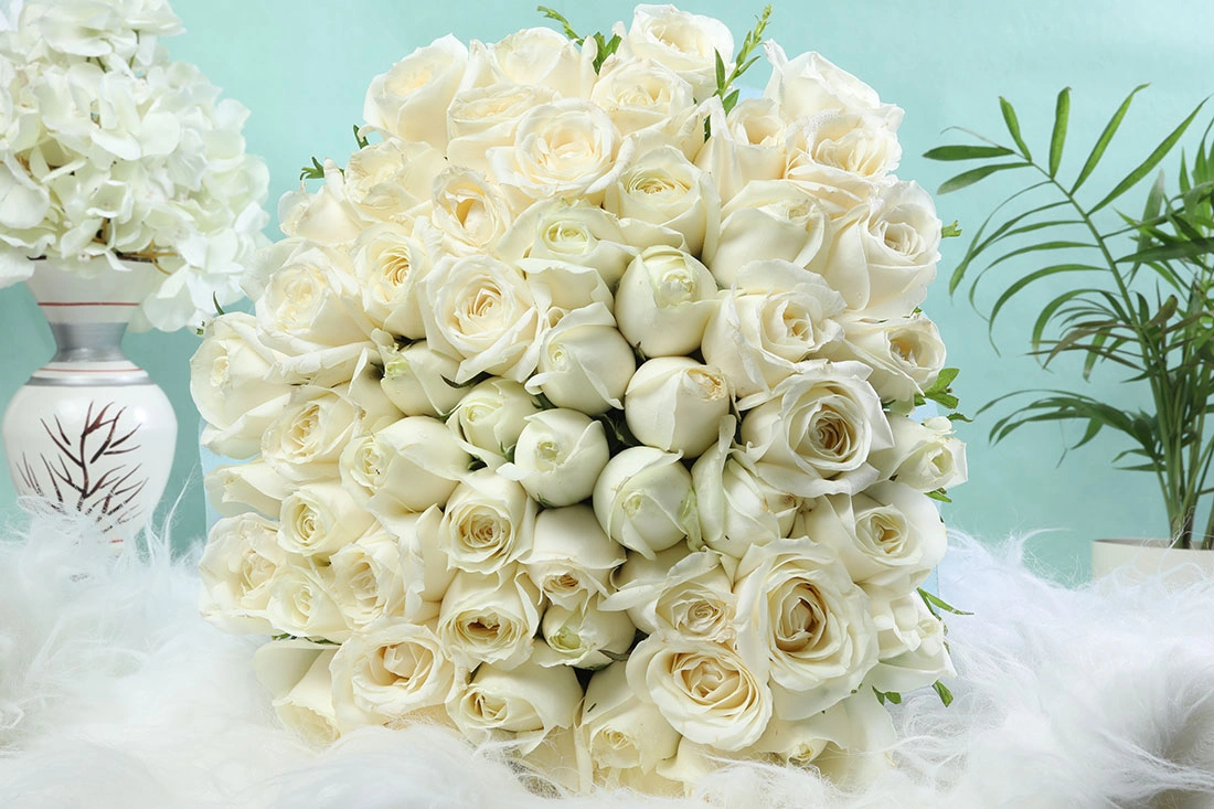Pearl White Flowers rose bunch