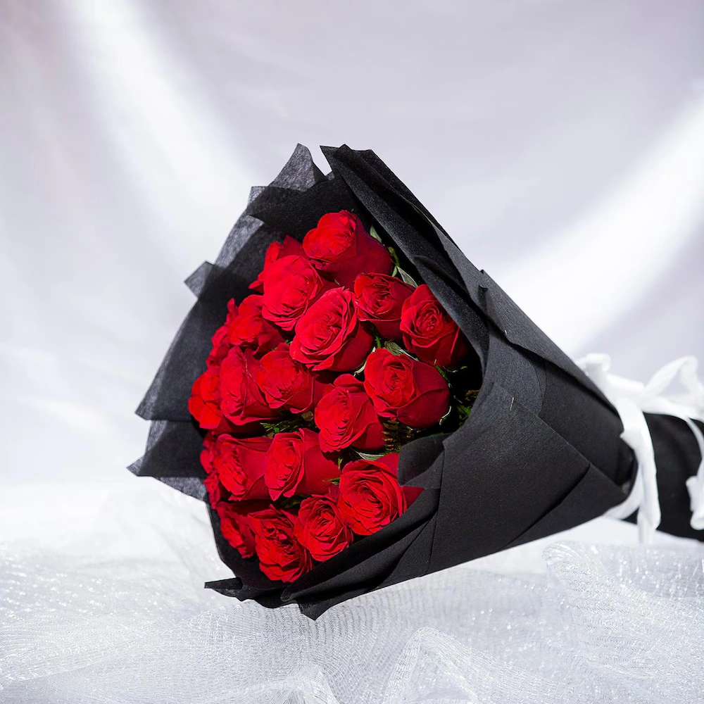 Mesmerizing Red Roses Flowers Bouquet