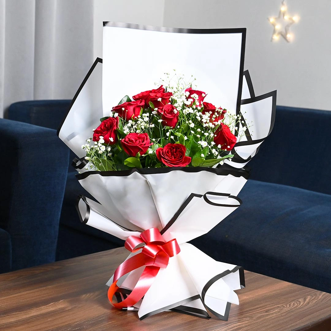 Delicate Ravishing Red Roses Flowers Bouquet 