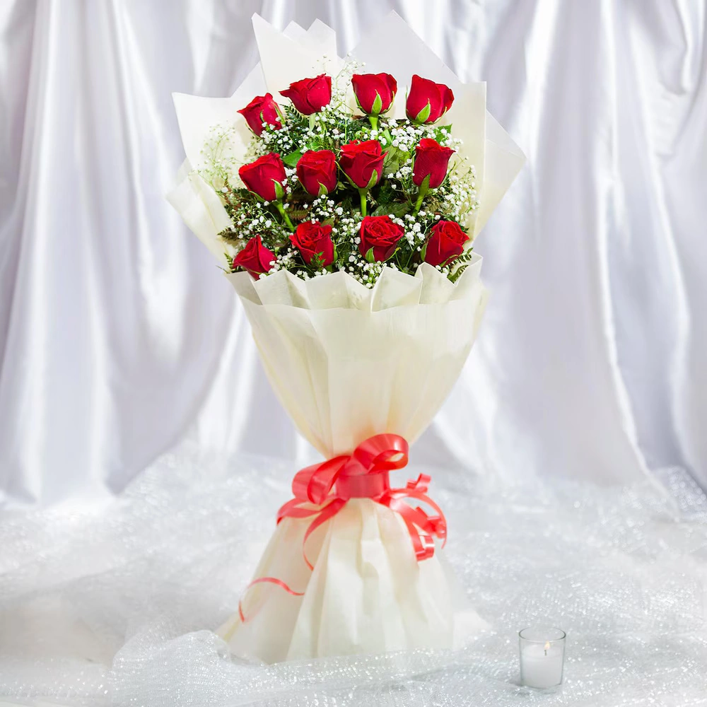 Classic Aura 12 Red Roses Flowers Bouquet