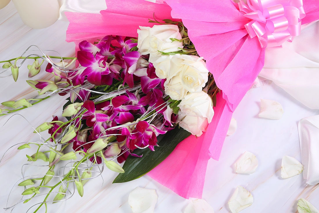 Rose and orchid gifting Flowers  bouquet 