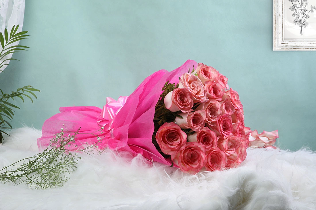 Flourescent pink Flowers rose bouquet