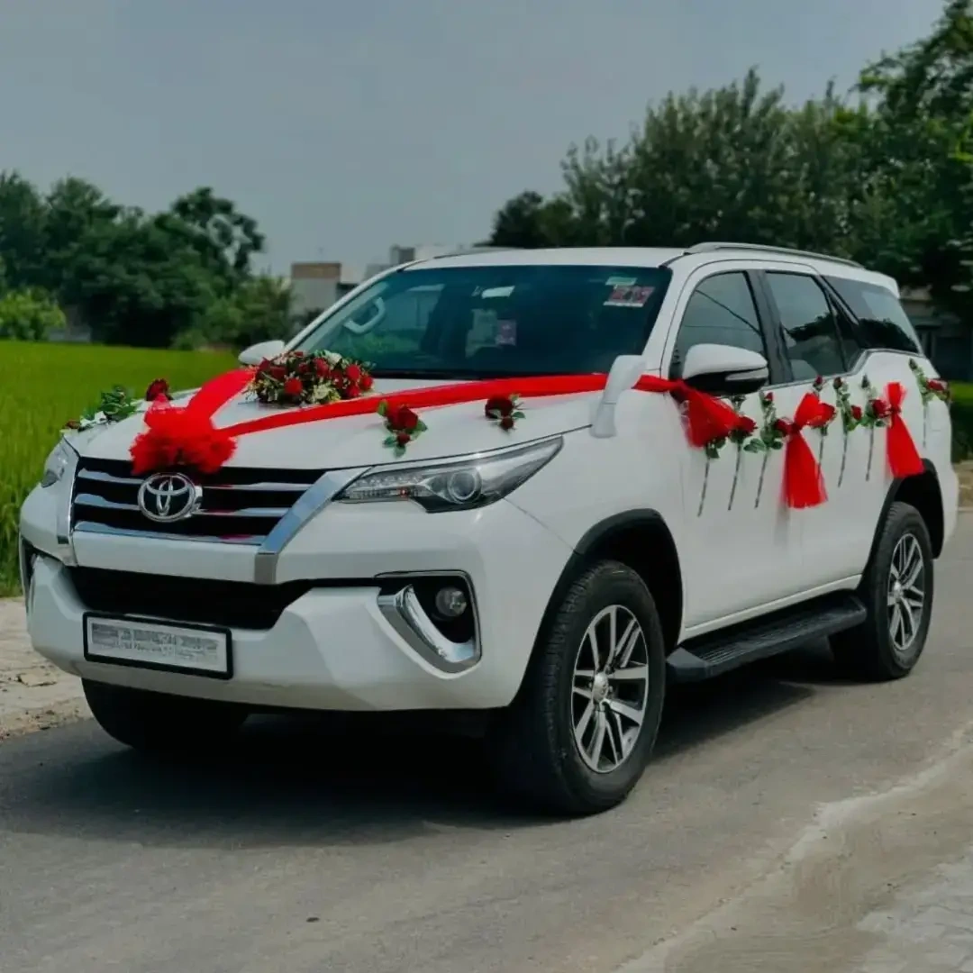 Elegant Floral Wedding Car Decor