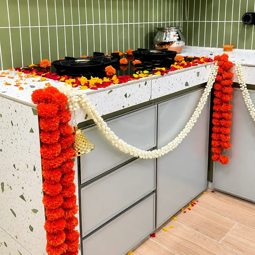 Traditional Housewarming Flower Decoration Setup