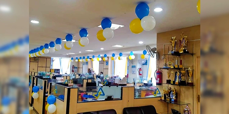 blueyellowwhiteballoonsofficedecor11667819267