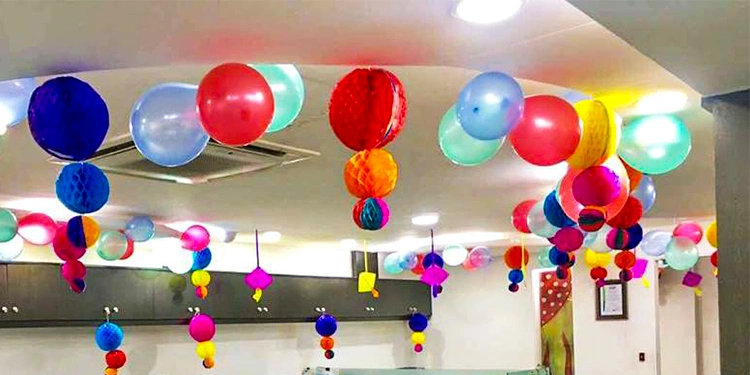 Lanterns And Balloons Office Decor Set 