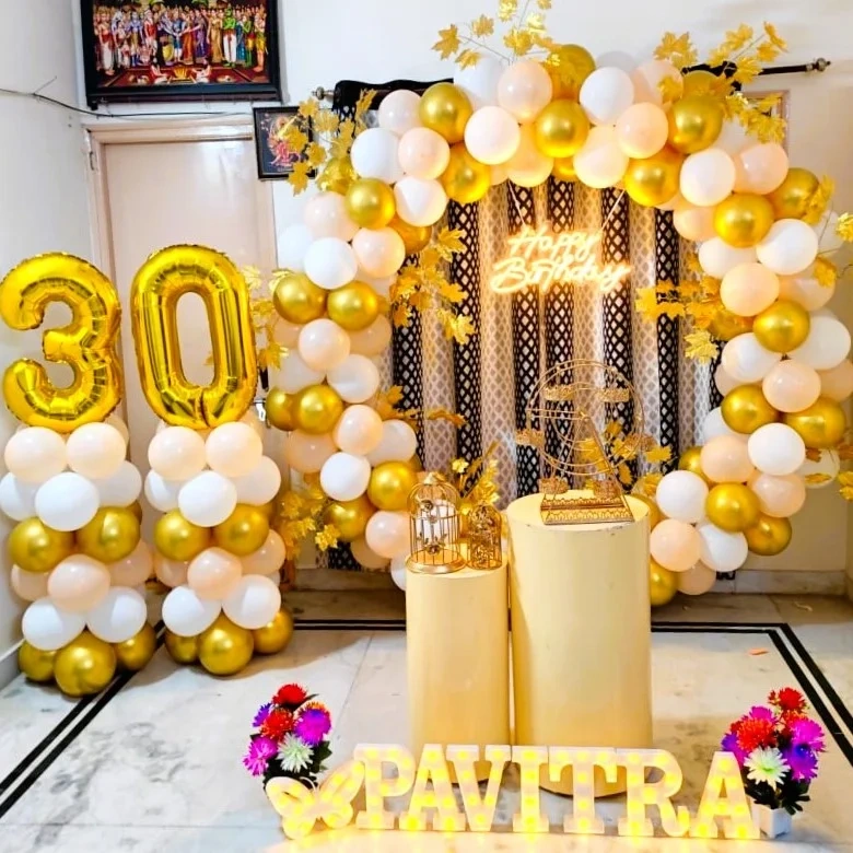 AuraGoldandWhiteBalloonDecoration