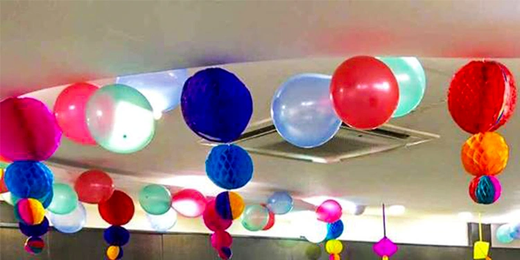 Lanterns And Balloons Office Decor Set 