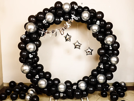 blackandsilverthemedbirthdaydecormain1672745943