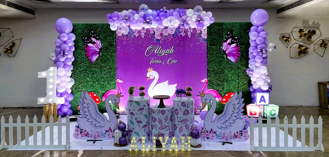 FlamingoLagoonBirthdayDecoration