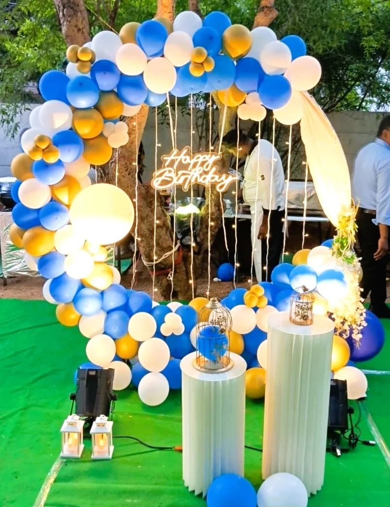 ElegantBlueGoldRingDecor